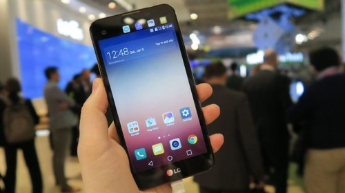 LG začíná prodávat další telefon se dvěma displeji. Cena je rozumná.