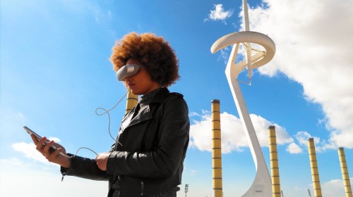 Samsung vytvořil VR a neví, jak ji prodat. Tak ji rozdává.